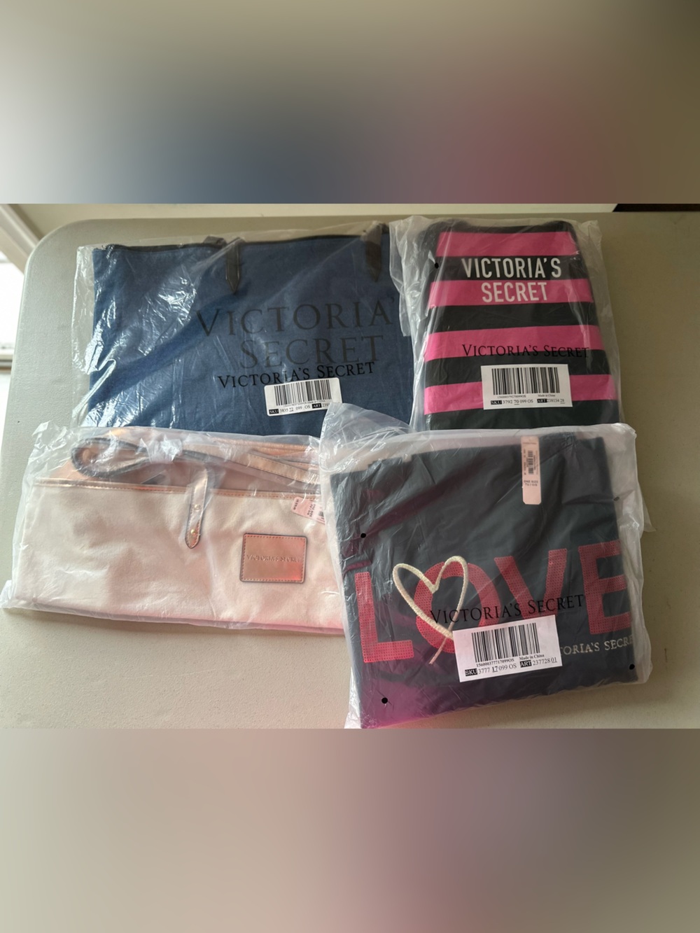 VS Tote BUNDLE NWT Victorias Secret Totes Bags